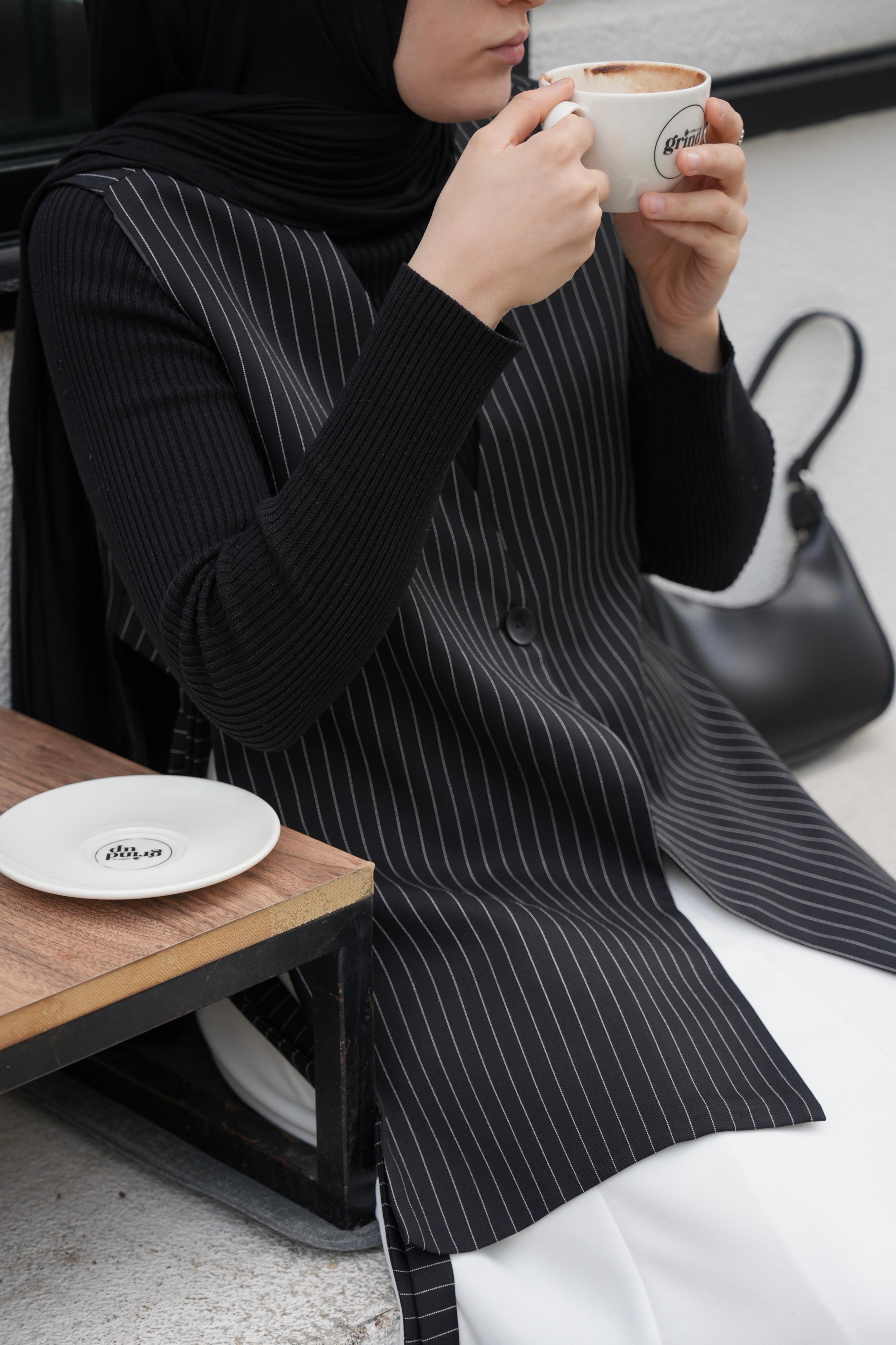 Çizgili Bağlamalı Yelek Siyah