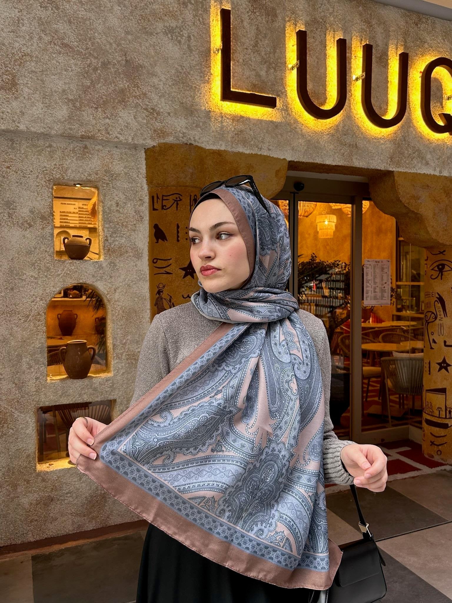 Etnik Desenli Şal Somon