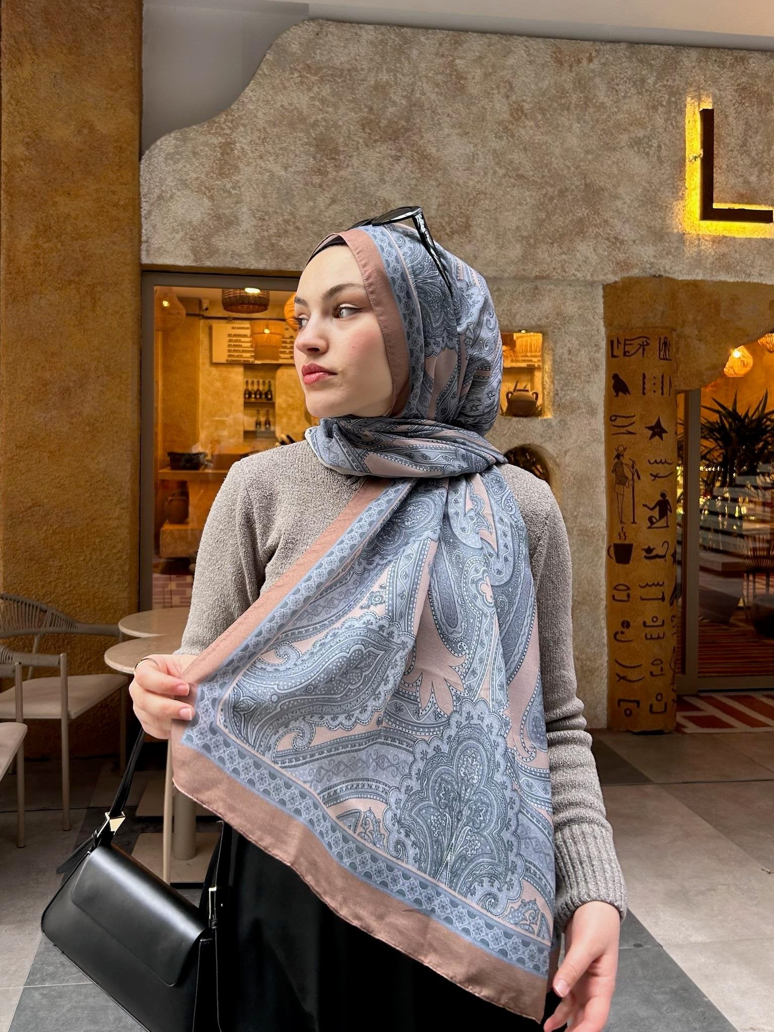 Etnik Desenli Şal Somon