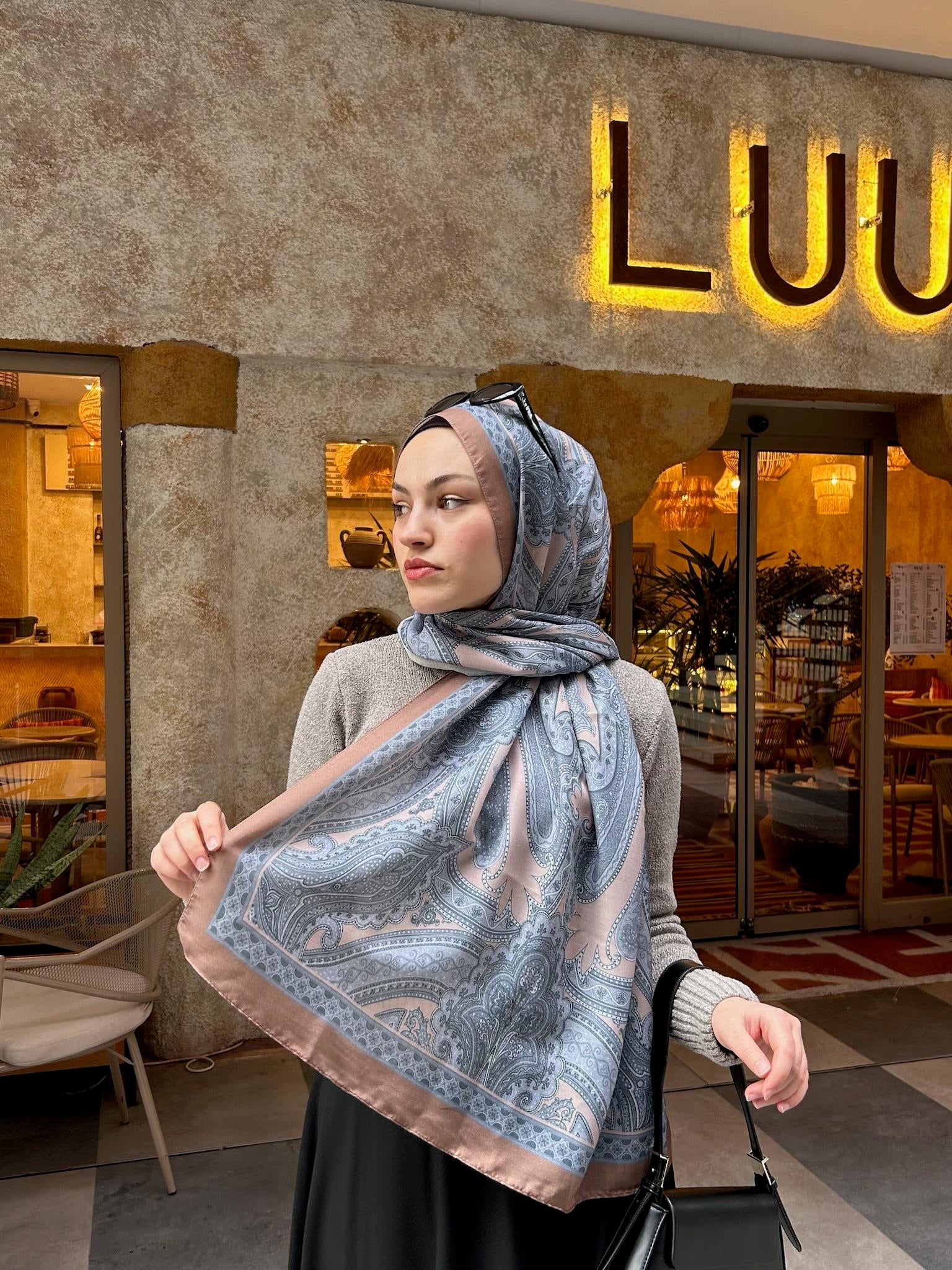 Etnik Desenli Şal Somon