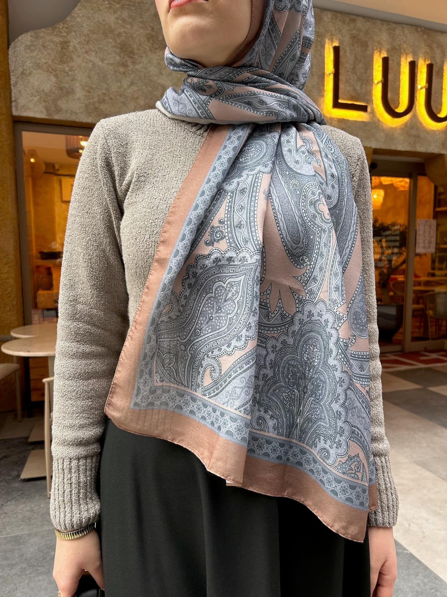 Etnik Desenli Şal Somon