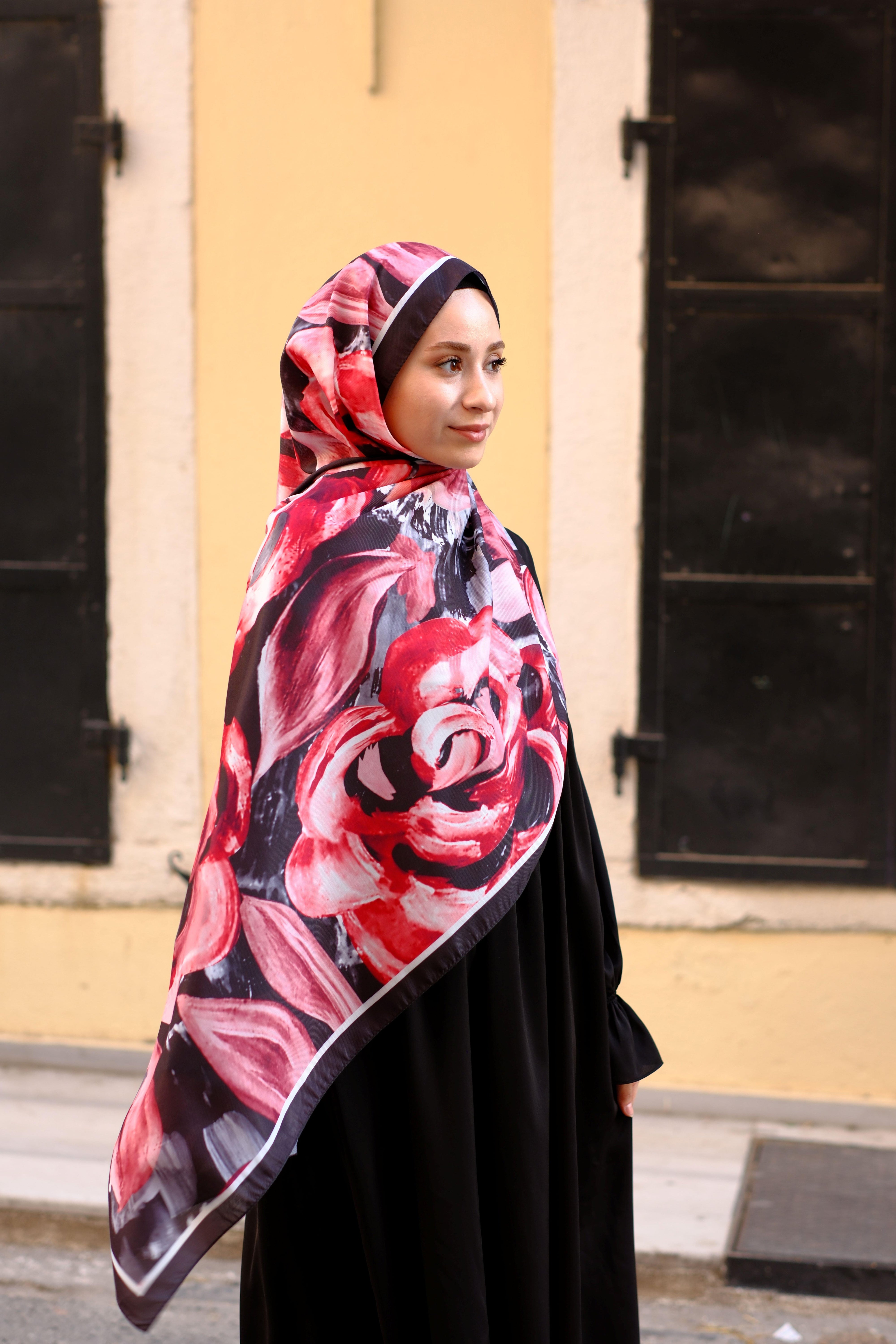 Gül Desenli Şal Siyah