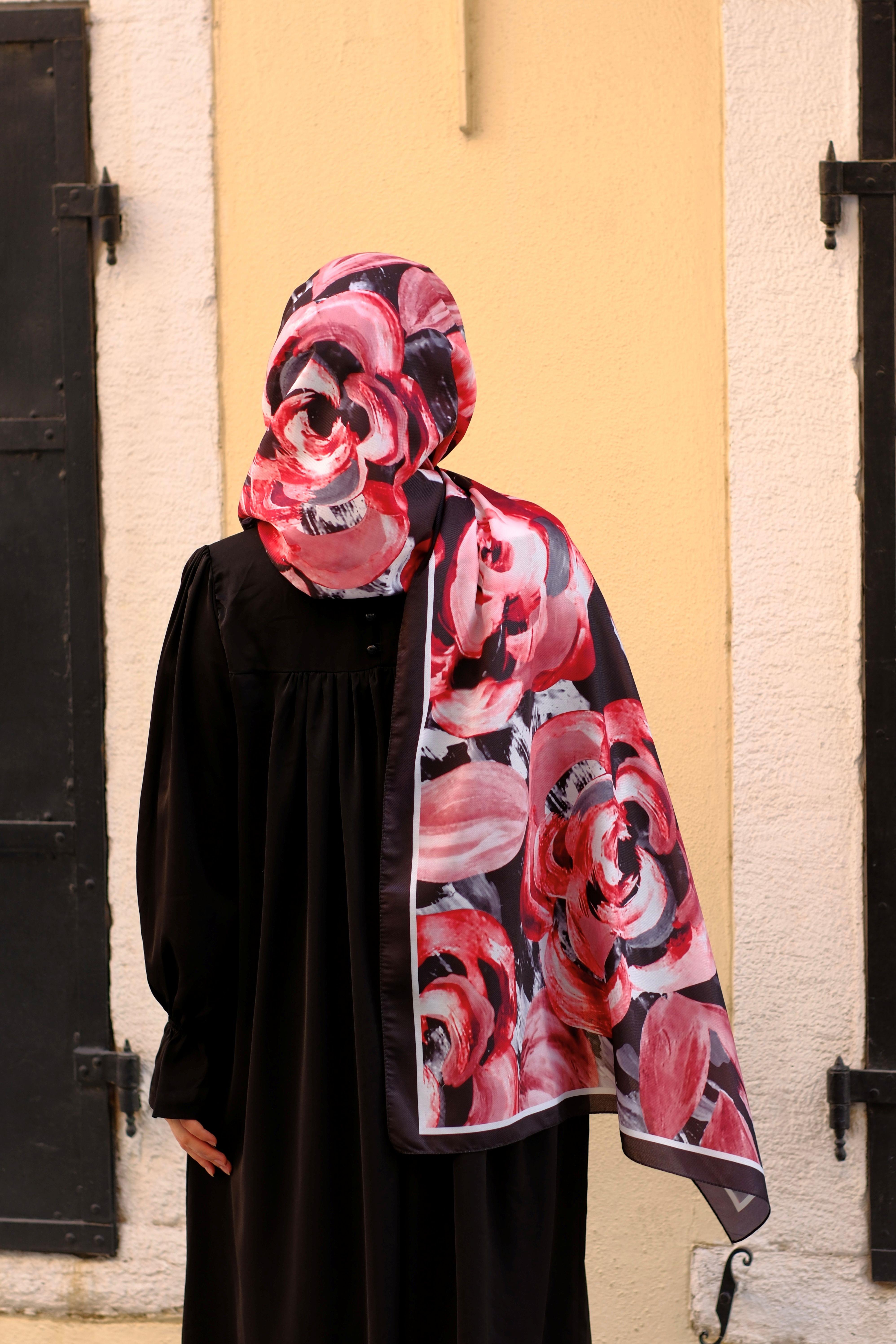 Gül Desenli Şal Siyah