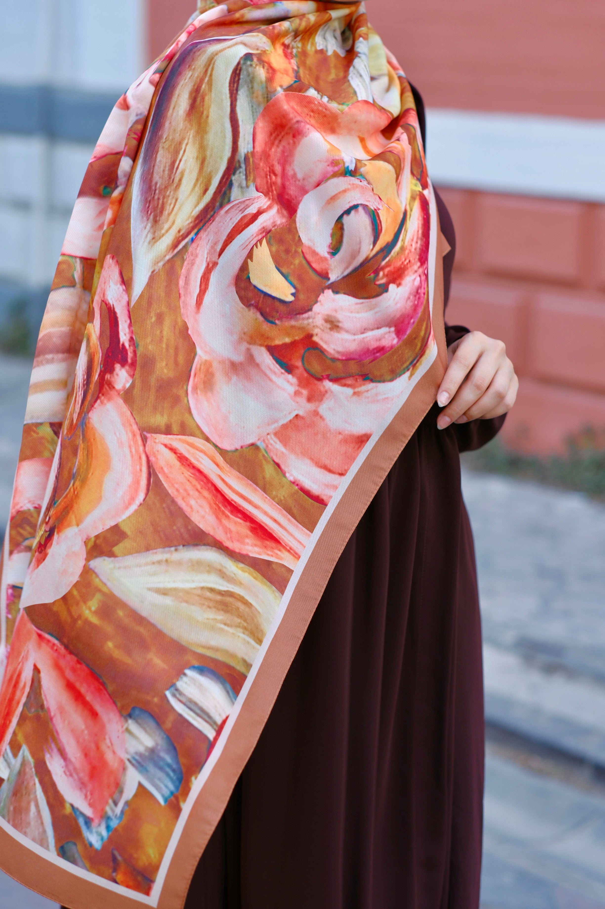 Gül Desenli Şal Sütlü Kahve