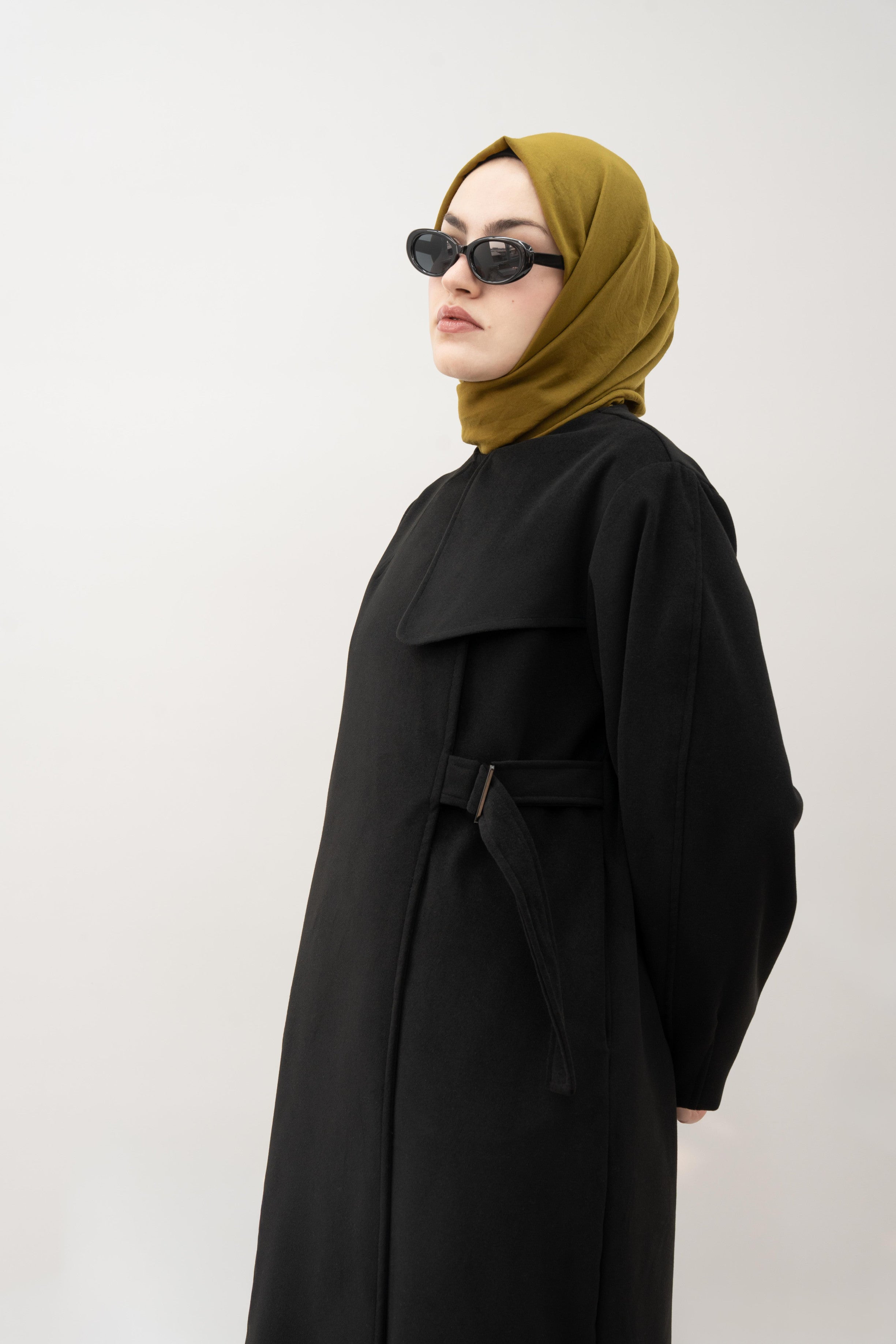 Kemer Detaylı Asimetrik Kaban Siyah