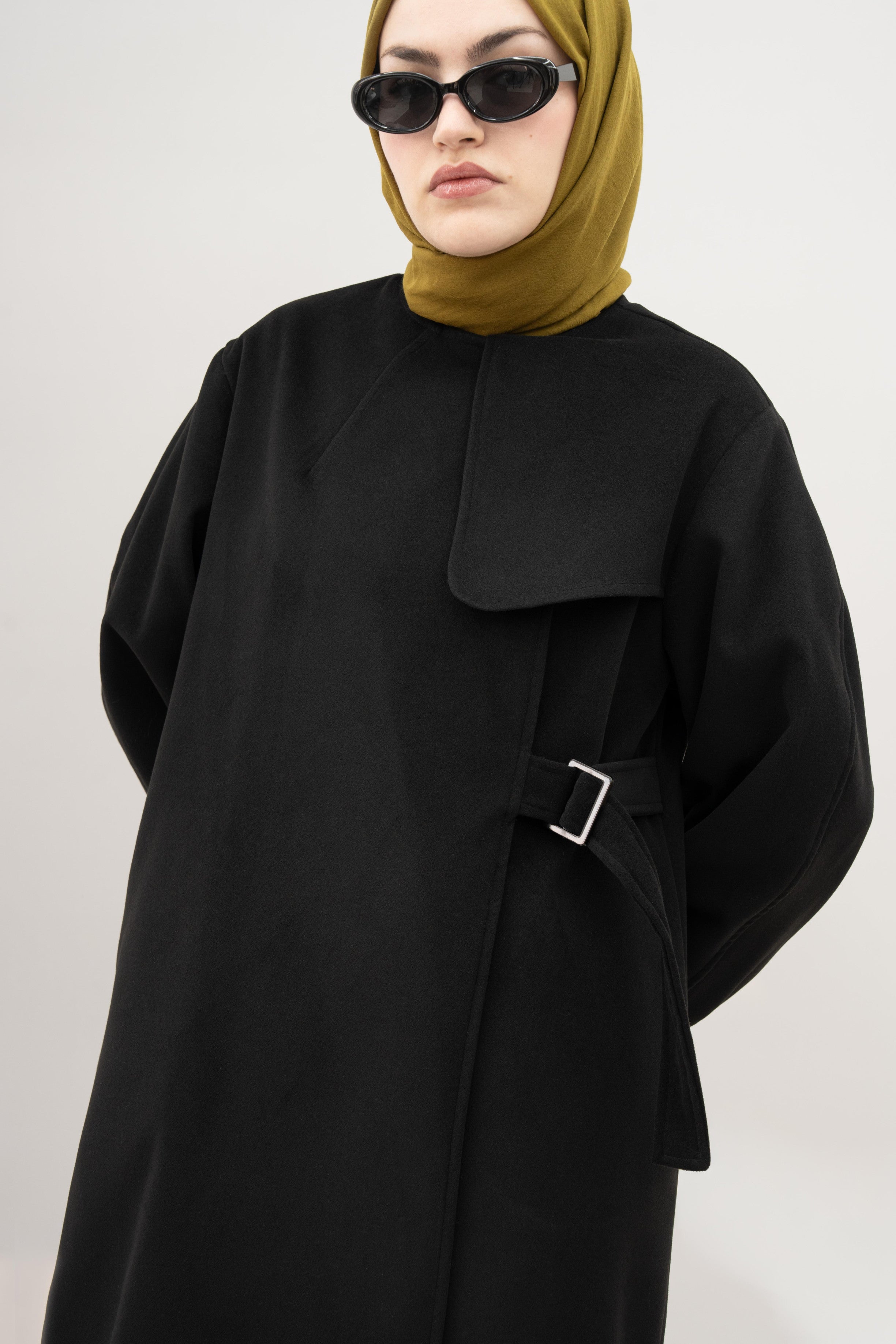 Kemer Detaylı Asimetrik Kaban Siyah