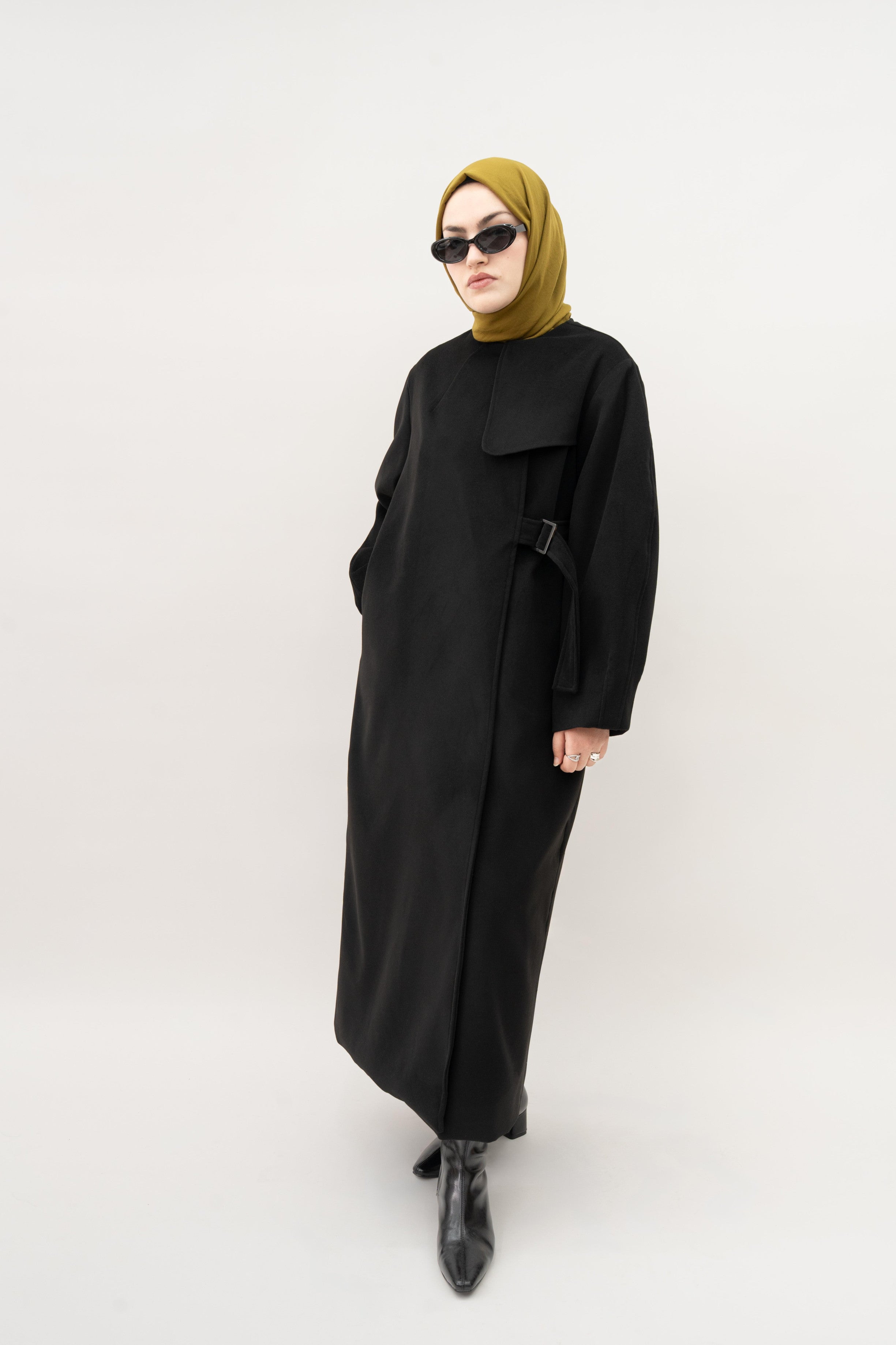 Kemer Detaylı Asimetrik Kaban Siyah