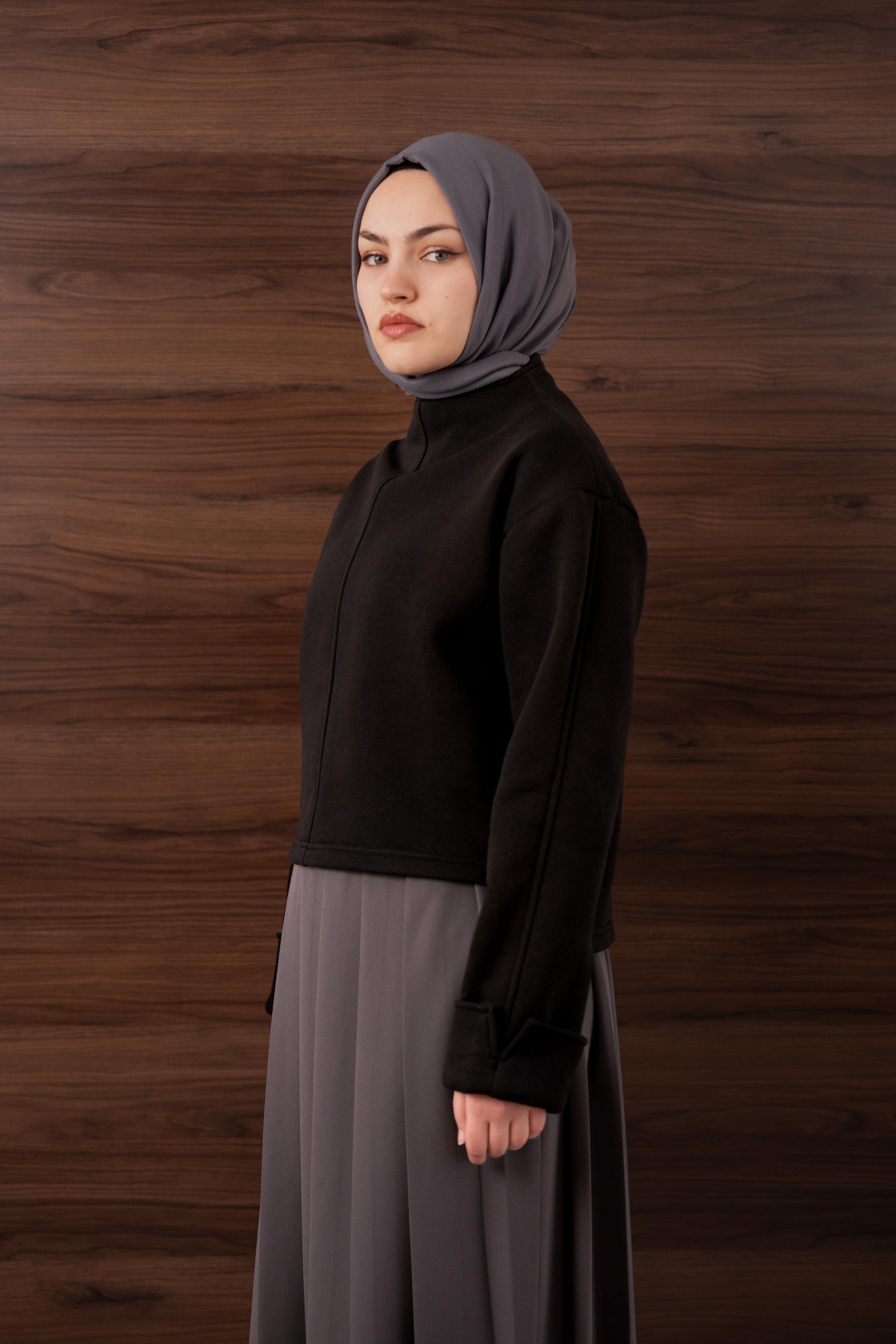 Manşetli Yırtmaç Detaylı Sweatshirt Siyah