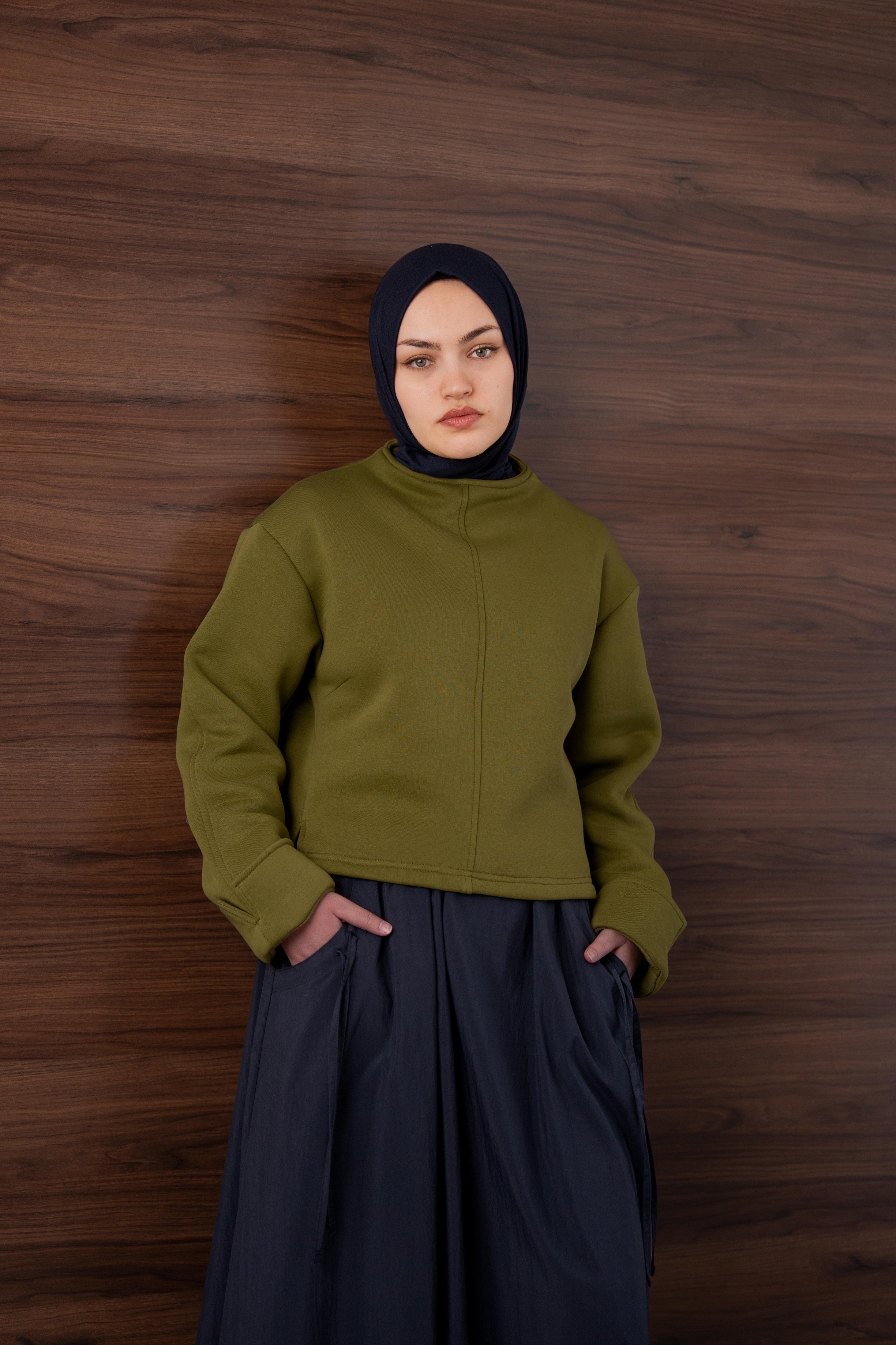 Manşetli Yırtmaç Detaylı Sweatshirt YAĞ YEŞİLİ