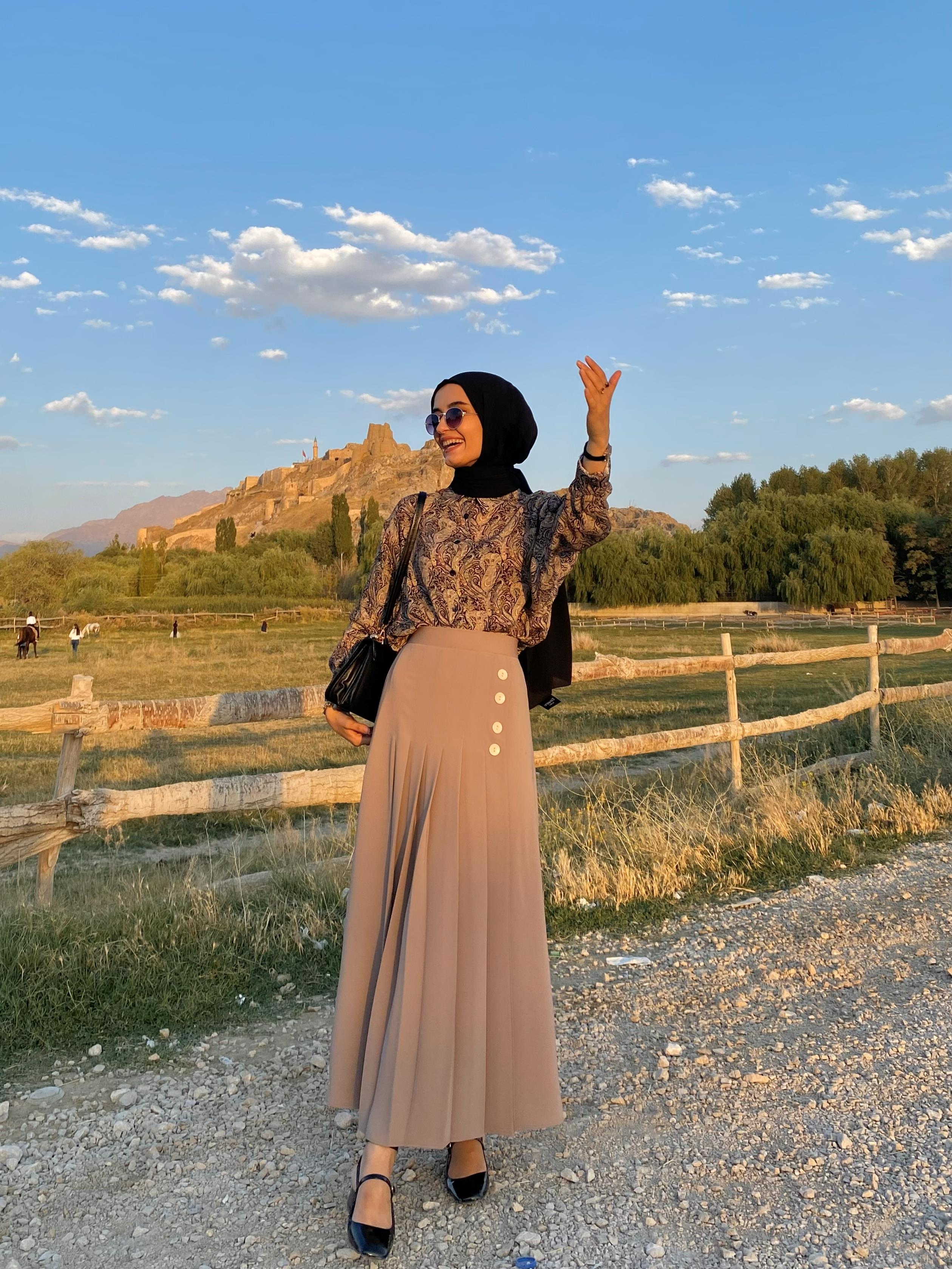 Pileli Yan Düğmeli Etek Vizon