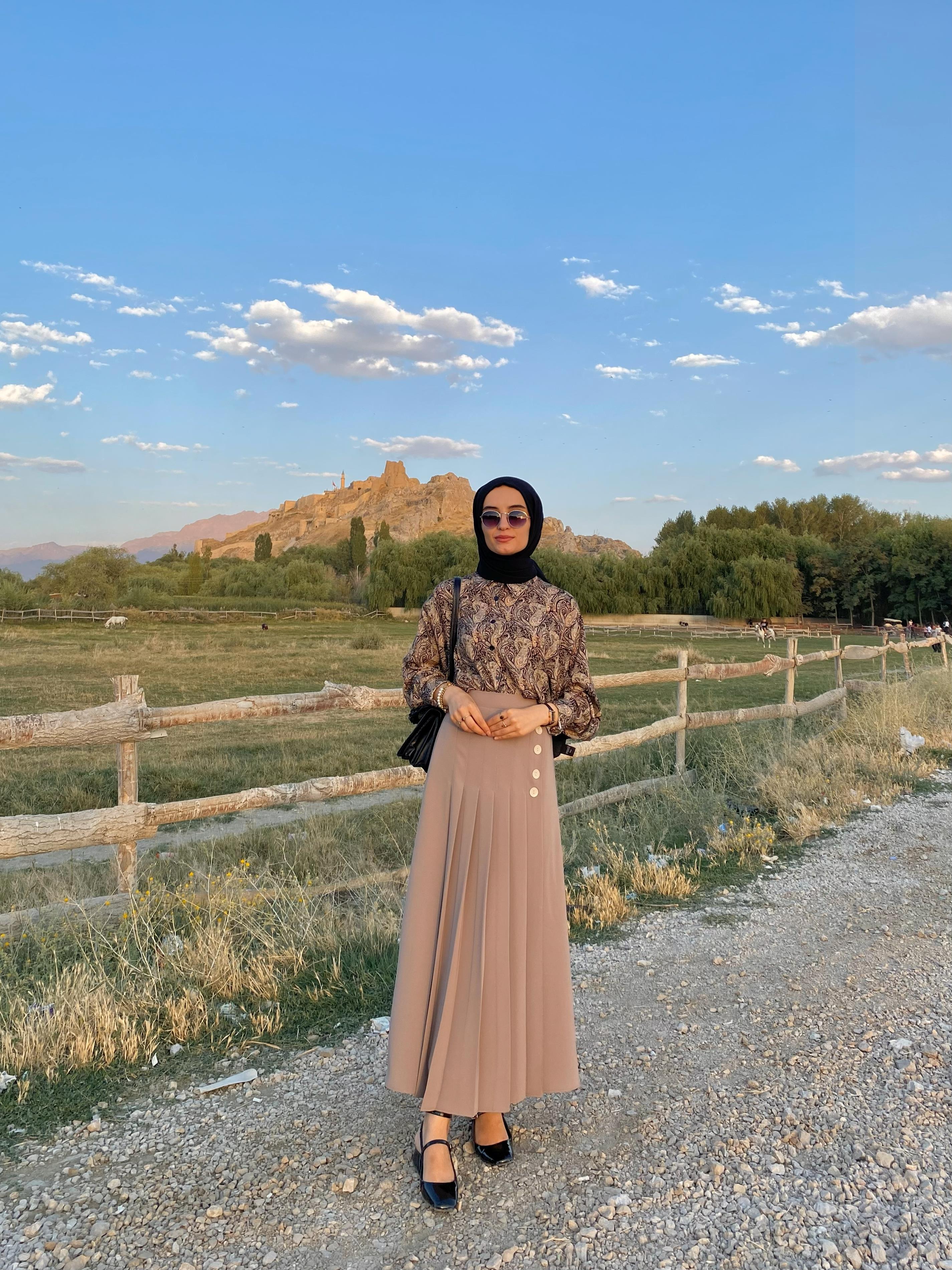 Pileli Yan Düğmeli Etek Vizon