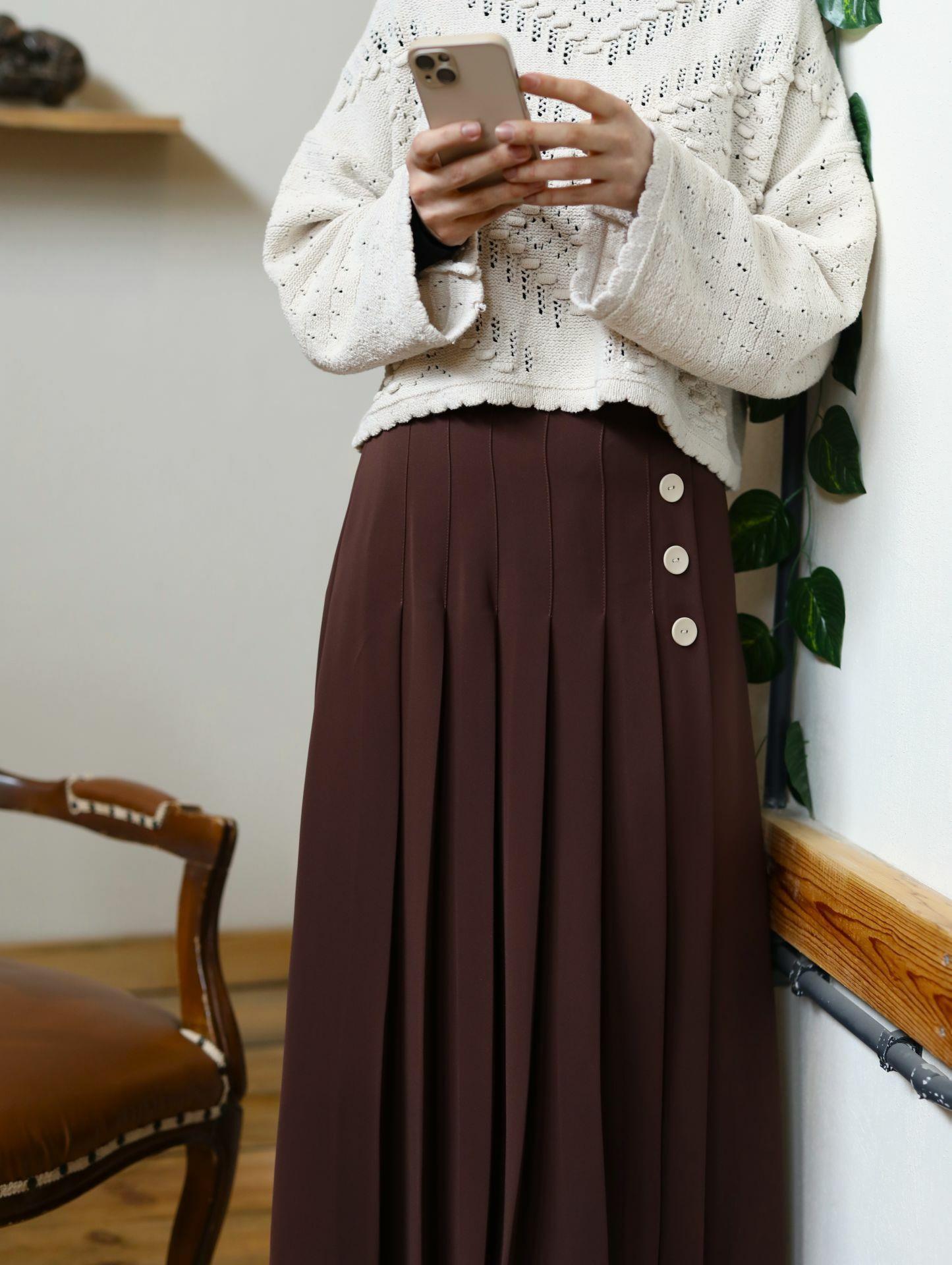 Pileli Yan Düğmeli Etek Kahverengi