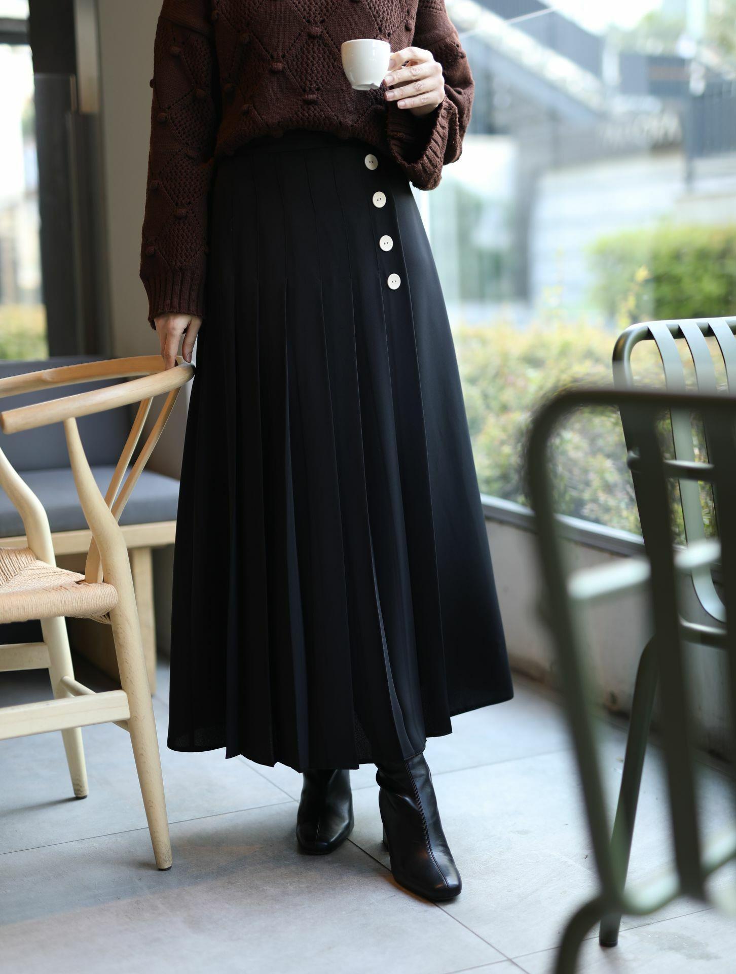 Pileli Yan Düğmeli Etek Siyah