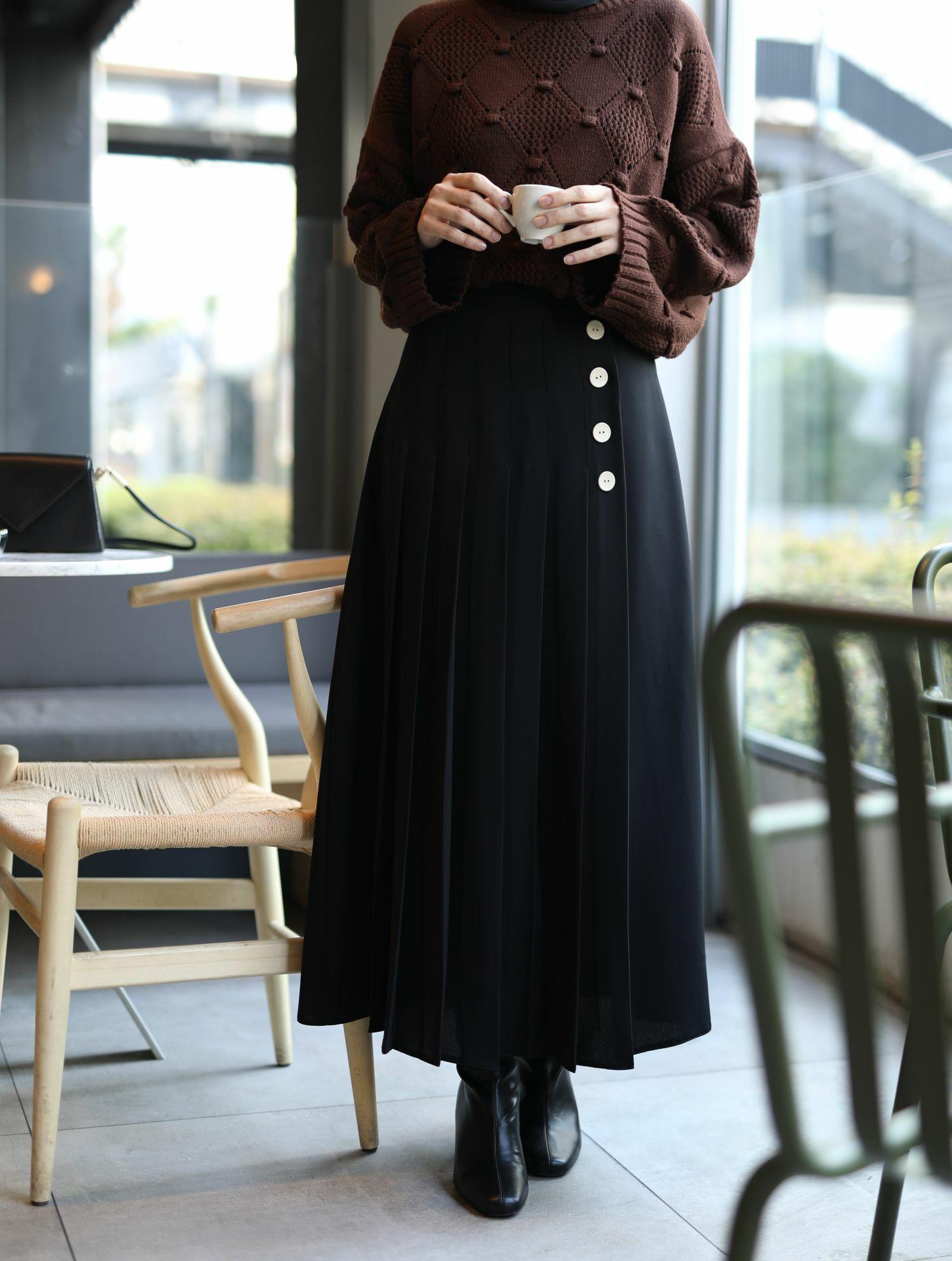 Pileli Yan Düğmeli Etek Siyah